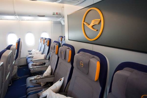 Lufthansa-A380-economy-780